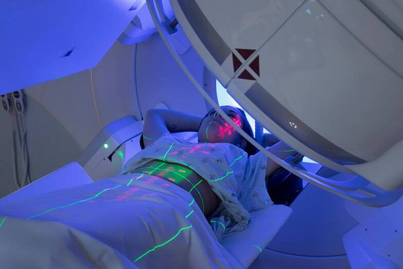 Radioterapia onkologiczna - na czym polega napromienianie nowotworów? Kiedy stosuje się radioterapię?